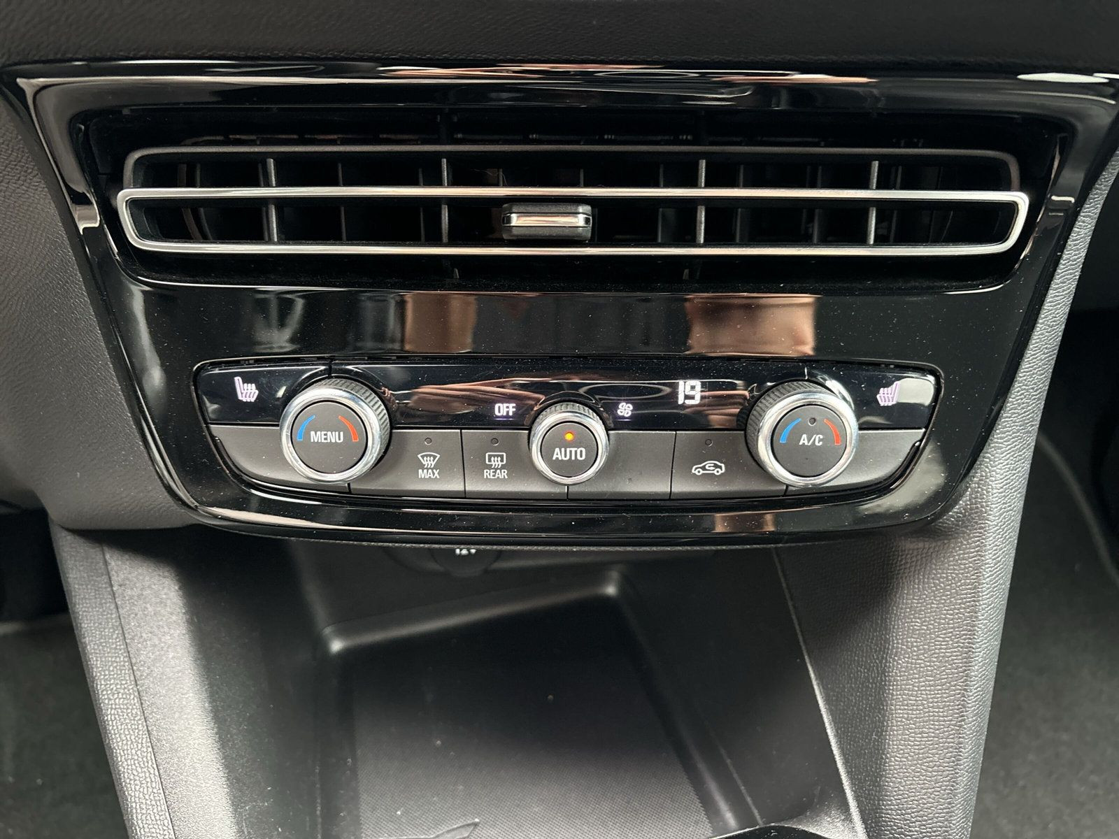 Mokka Ultimate 1.2+PDC+KAM+NAVI+SHZ+LHZ+LED