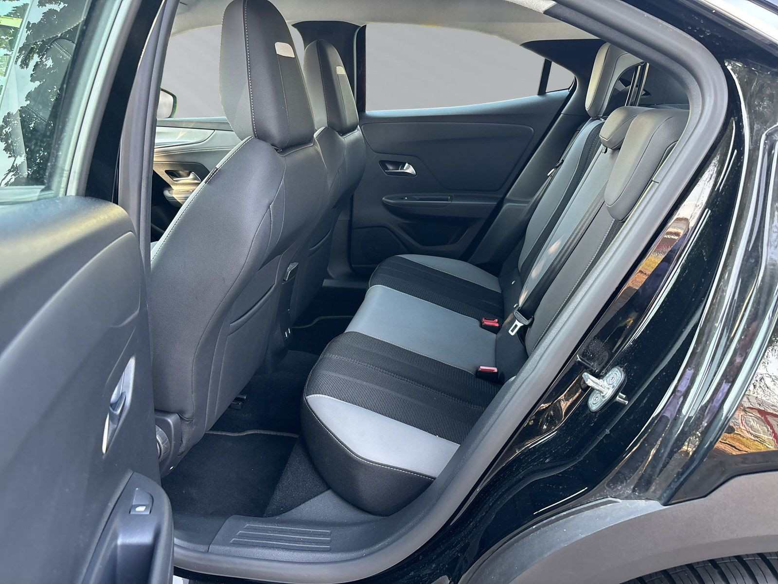 Mokka Elegance 100PS+NAVI+KAMERA+SITZHEIZ+PDC+++