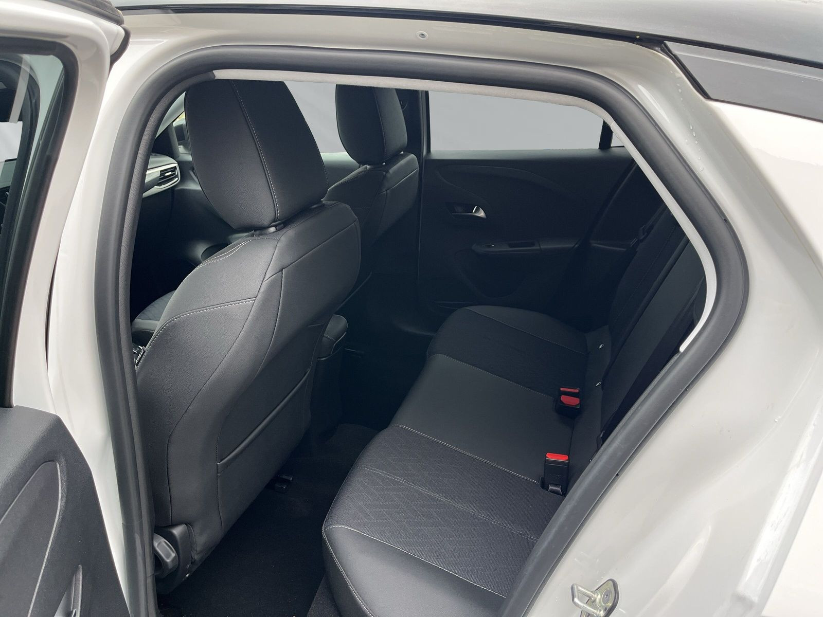 Corsa F Elegance 100PS+NAVI+ALLWETTER+TECHNOPAKE