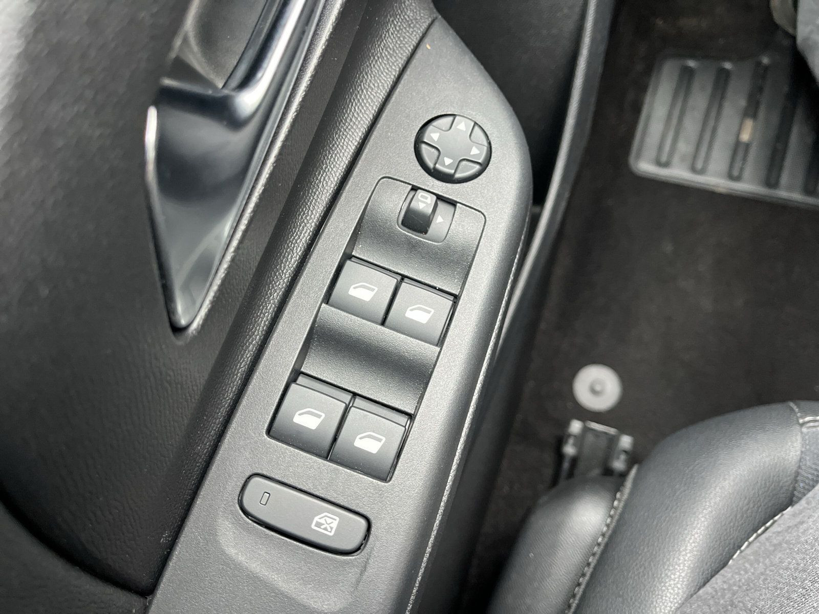 Corsa F Elegance 100PS+NAVI+ALLWETTER+TECHNOPAKE