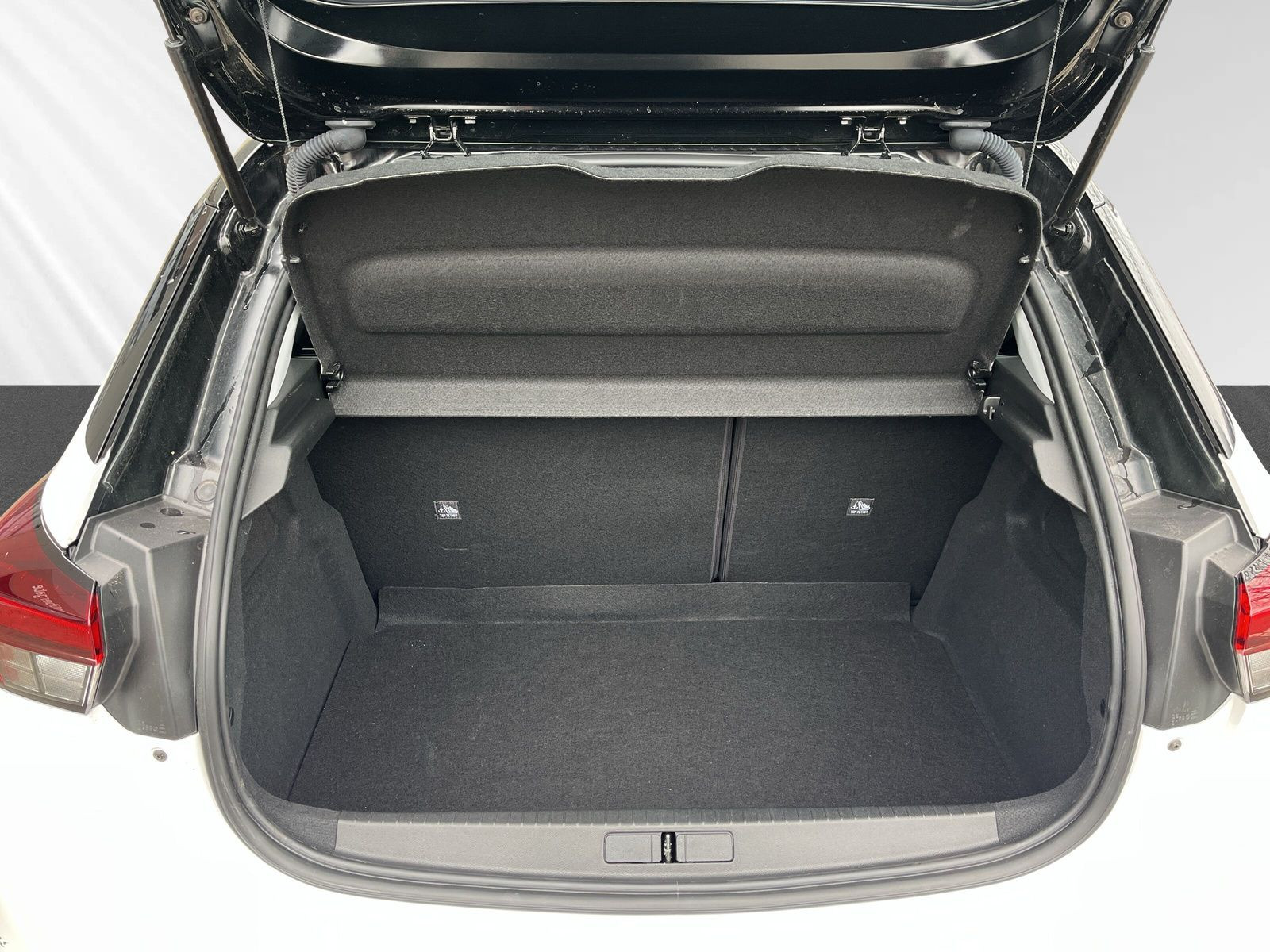 Corsa F Elegance 100PS+NAVI+ALLWETTER+TECHNOPAKE