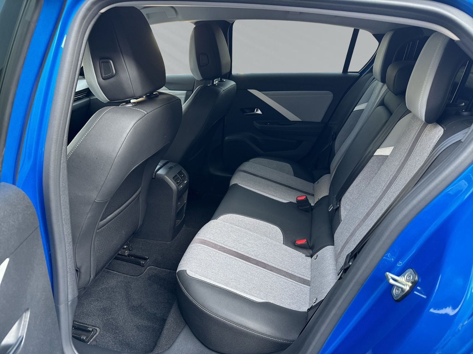 Astra L Elegance 1.2+NAVI+ALLWETTER+PDC+CAM