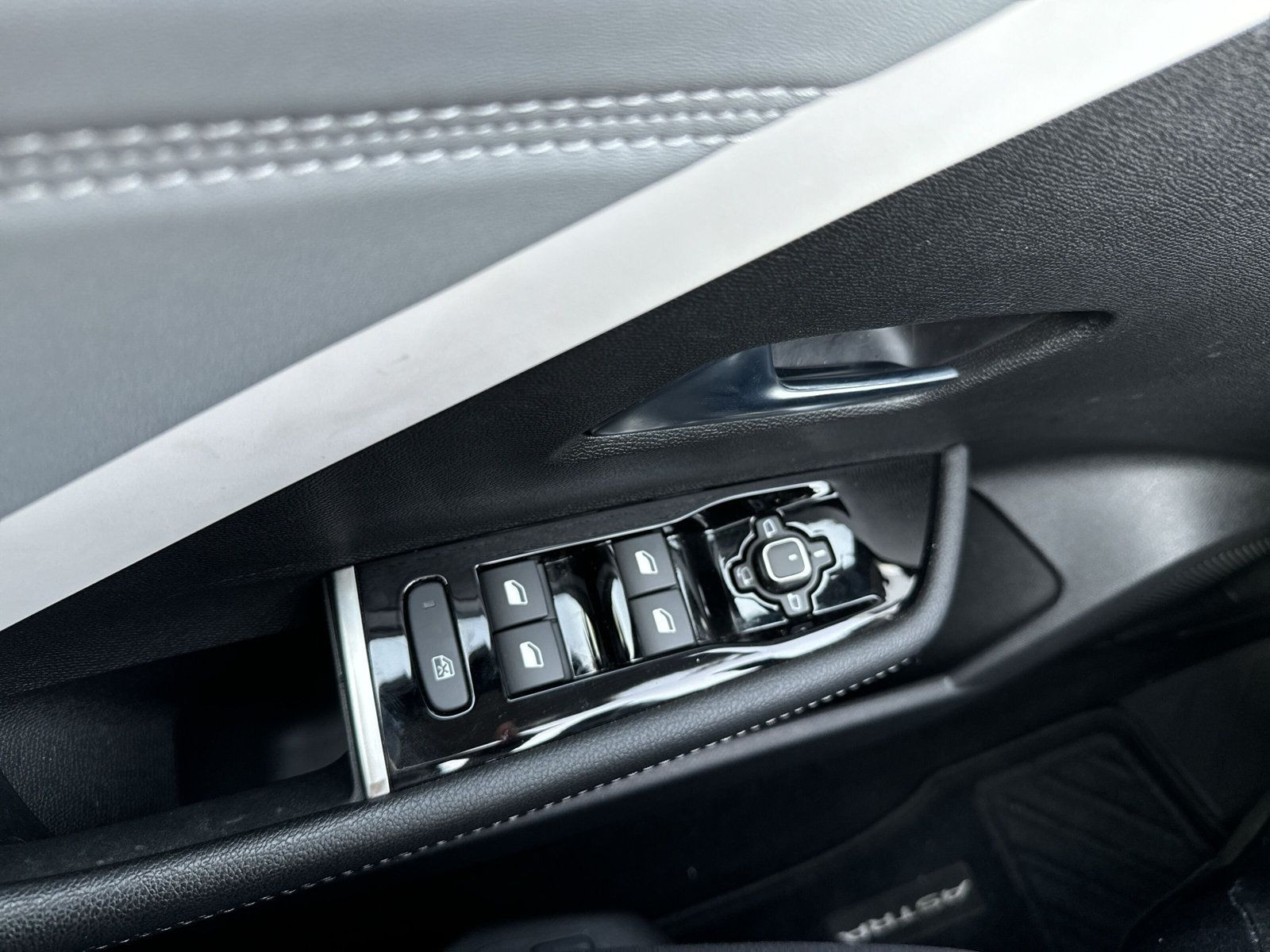Astra L Elegance 1.2+NAVI+ALLWETTER+PDC+CAM