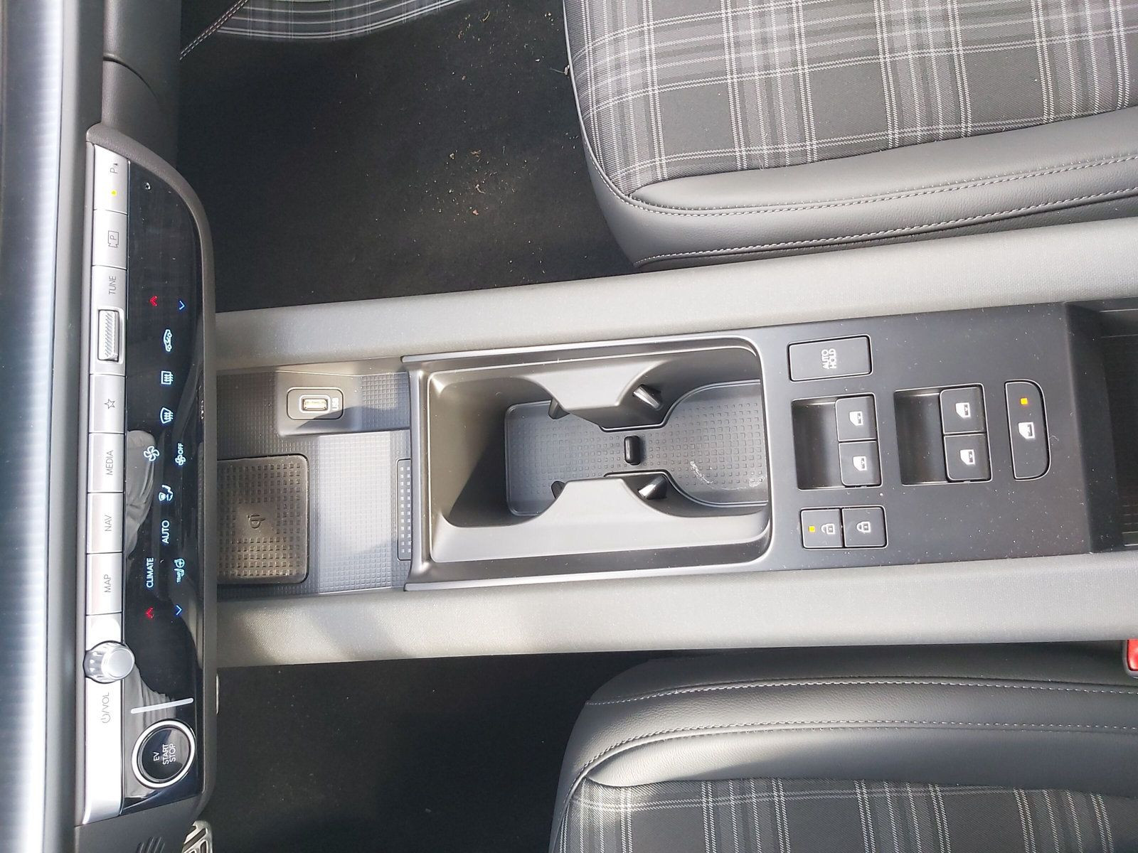 IONIQ 6  77,4 kWH FIRST-EDITION 4WD +LED+HEADUP+