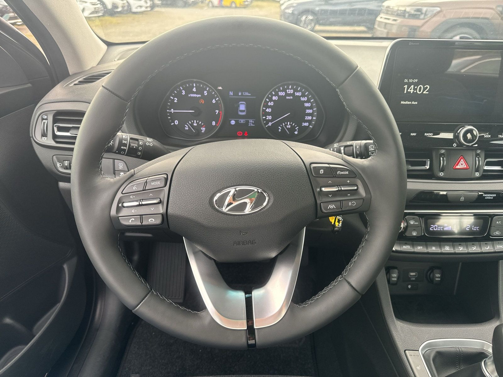 i30 5T 1.0 M/T 48V TREND +NAVIPAKET+KAM+LM+SHZ +