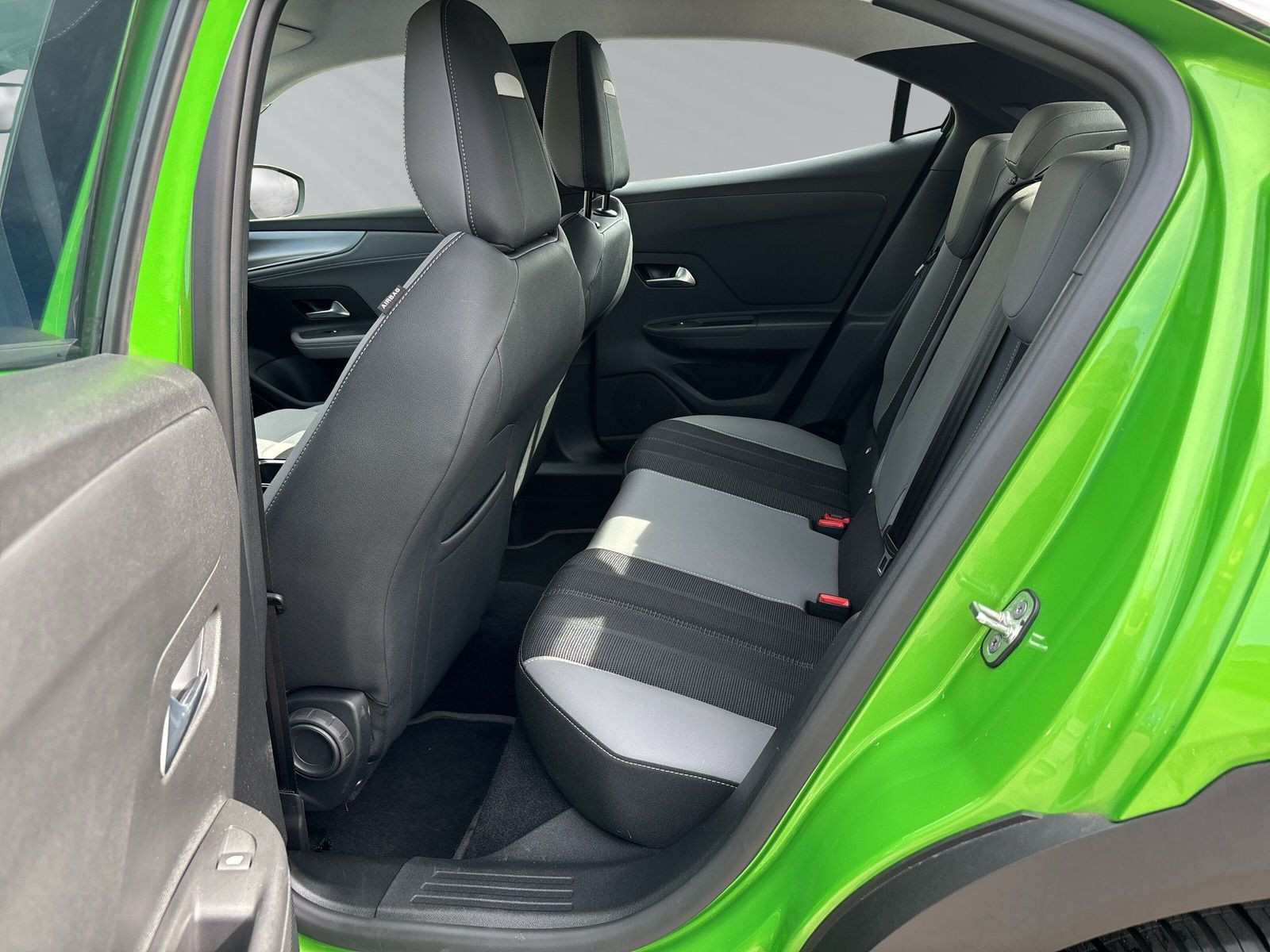Mokka Elegance 130PS+NAVI+KAMERA+SITZHEIZ+PDC+++