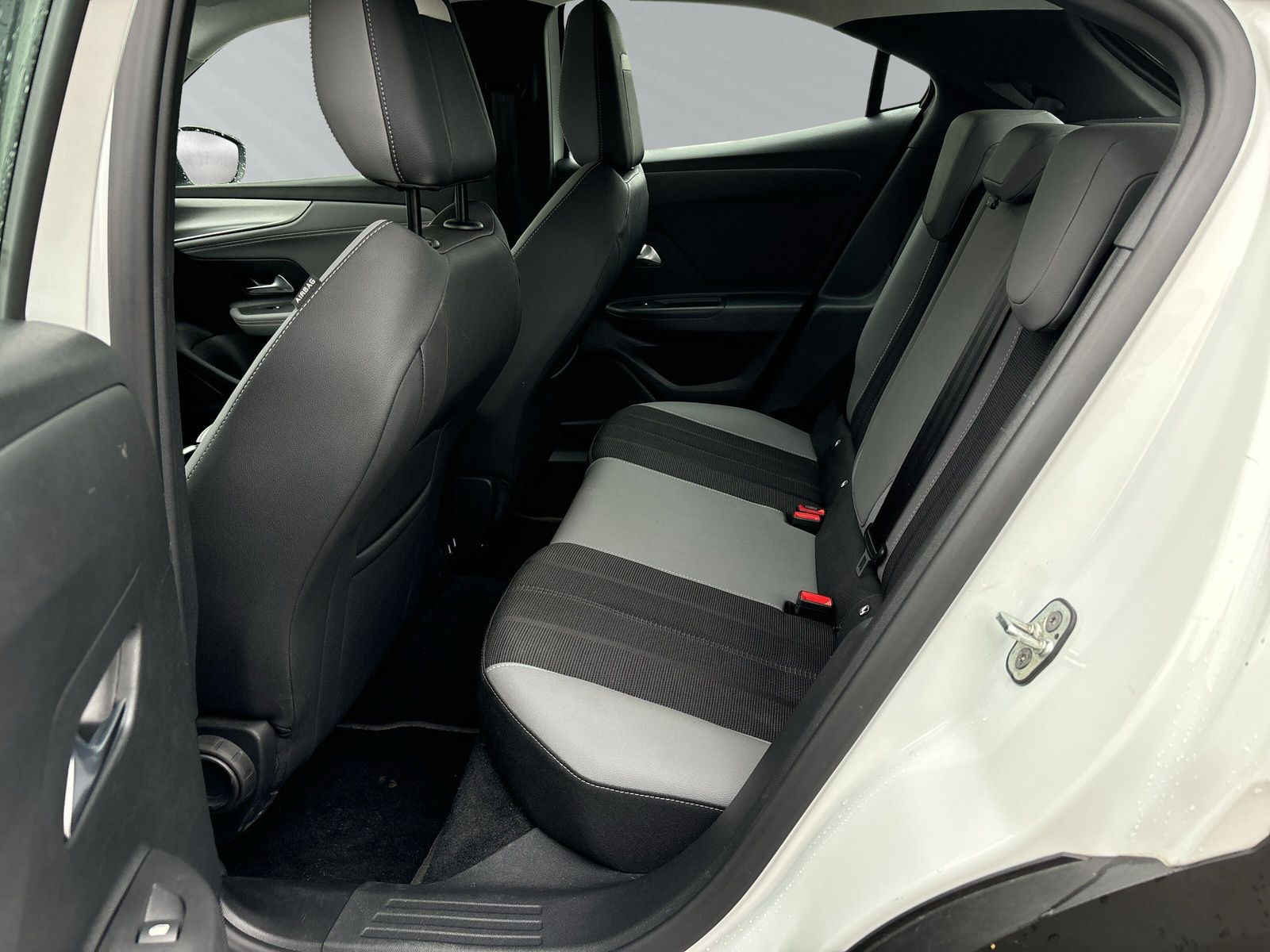 Mokka Elegance 130PS +NAVI+KAMERA+SITZHEIZG+PDC+