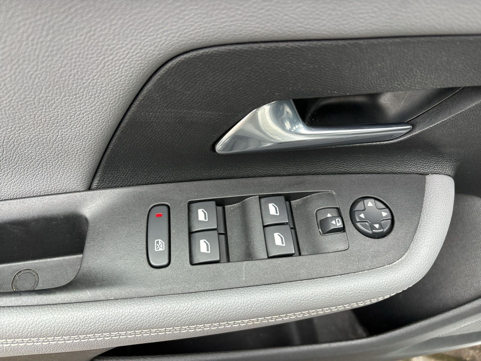 Mokka Elegance 130PS +NAVI+KAMERA+SITZHEIZG+PDC+