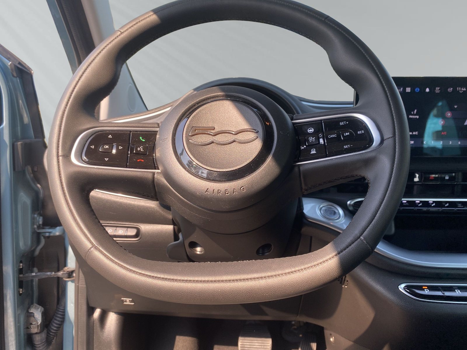 500e Icon+CABRIO+4SEA+SHZ+LSENS+RSENS+NAVI+