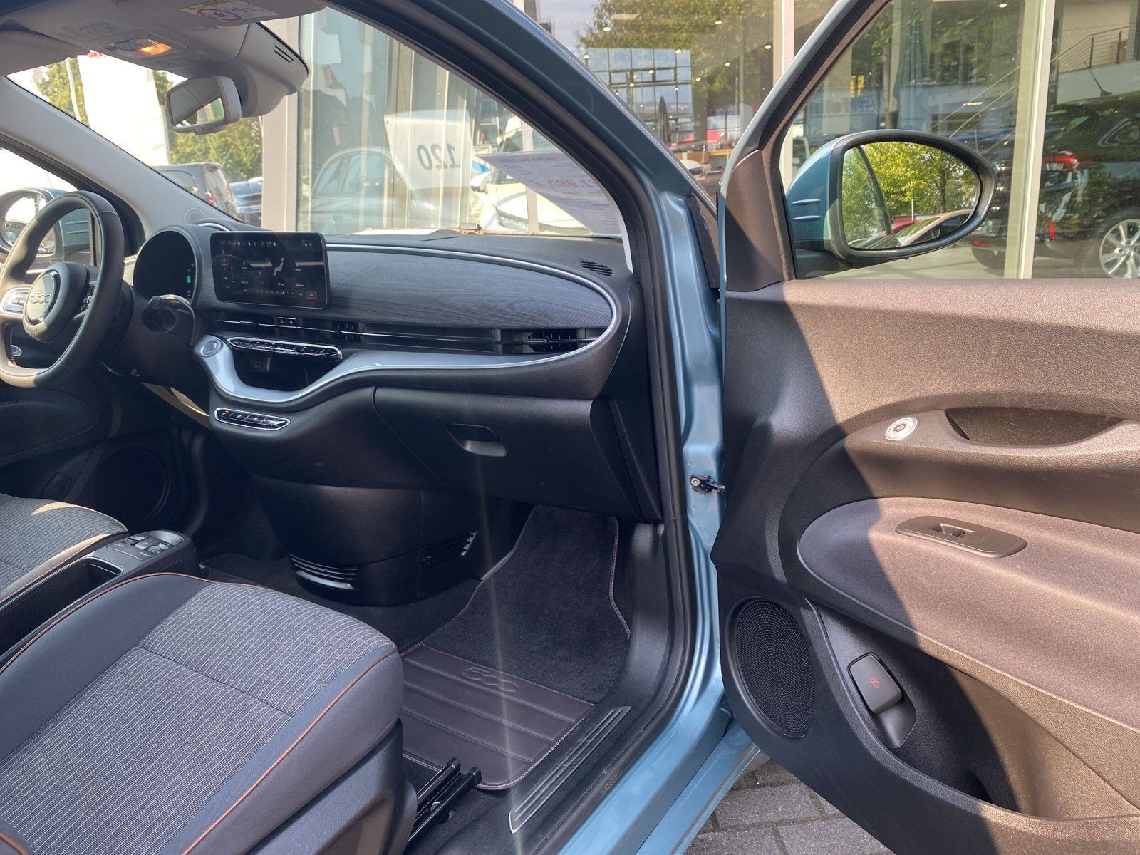 500e Icon+CABRIO+4SEA+SHZ+LSENS+RSENS+NAVI+