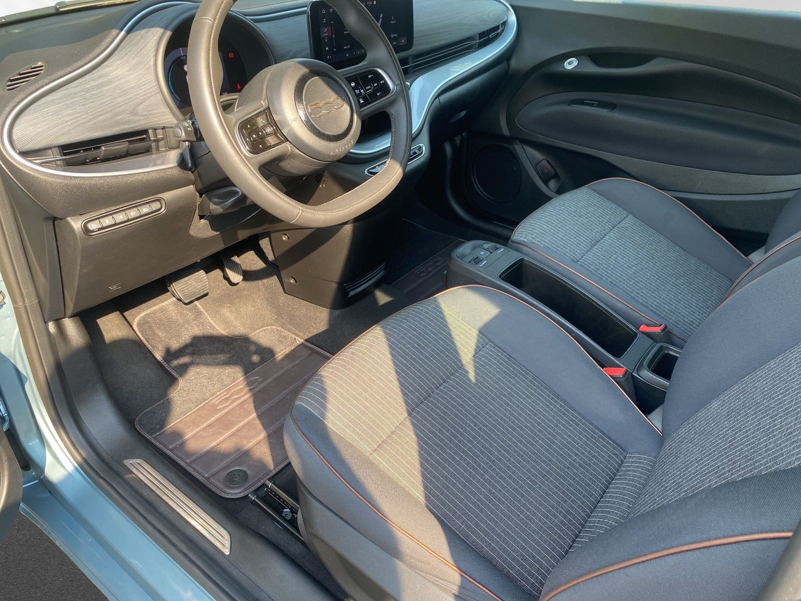 500e Icon+CABRIO+4SEA+SHZ+LSENS+RSENS+NAVI+