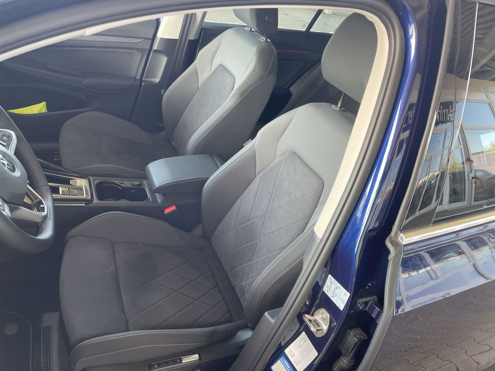 Golf VIII 1.5 eTSI STYLE KLIMA+PDC+KAMERA+SHZ+++