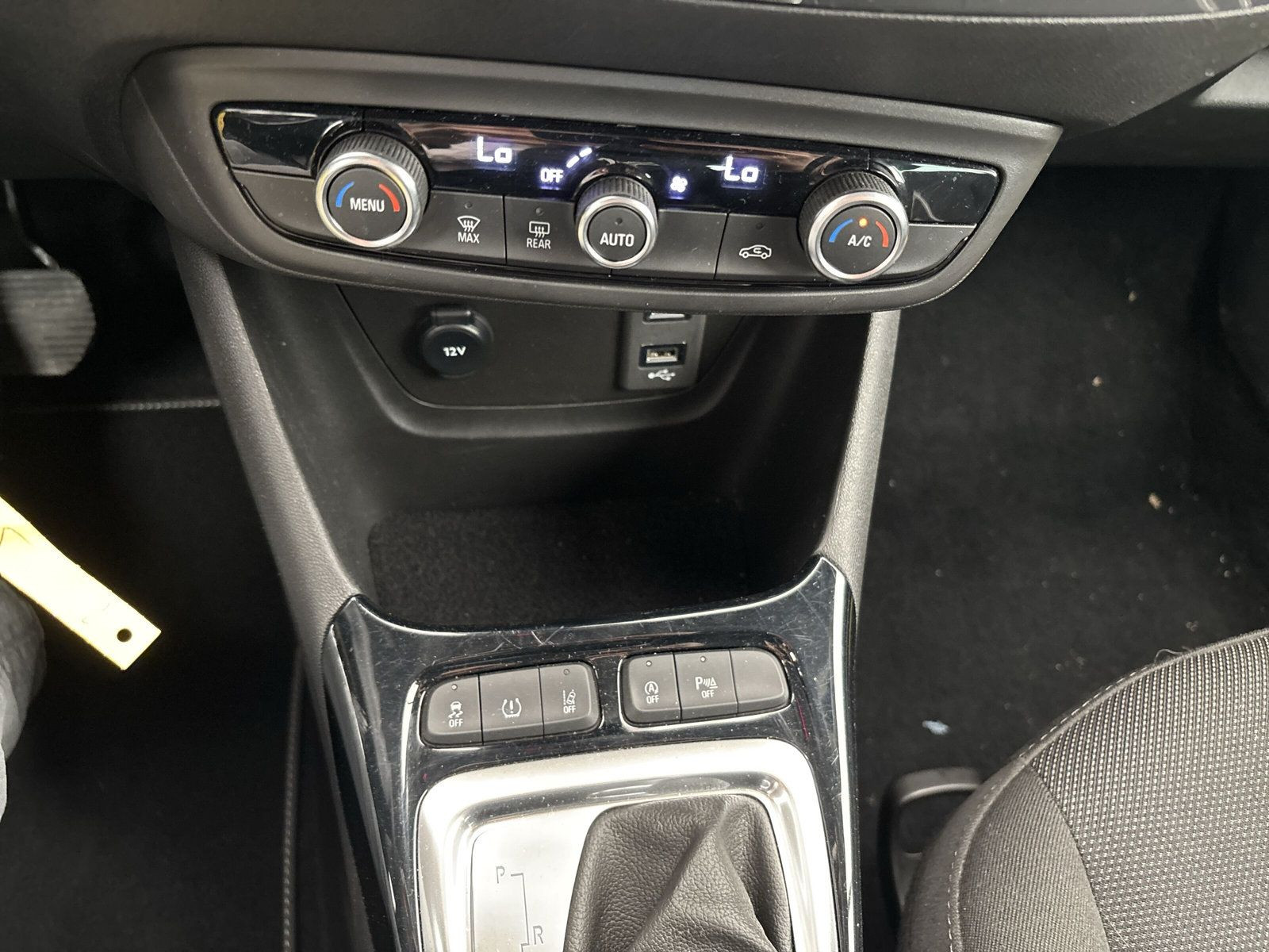 CROSSLAND ELEGANCE 1.2 TURBO+PDC+CAM+KLIMAAT+NAV