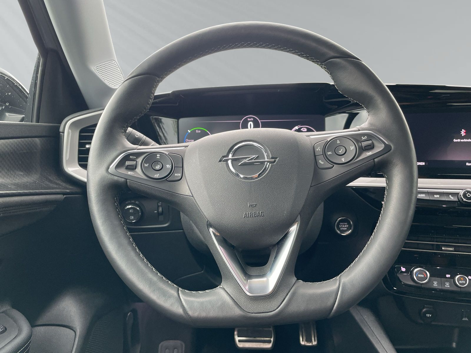 Mokka-e Ultimate 136PS+SHZ+LHZ+PDC+CAM+NAV+ACC++