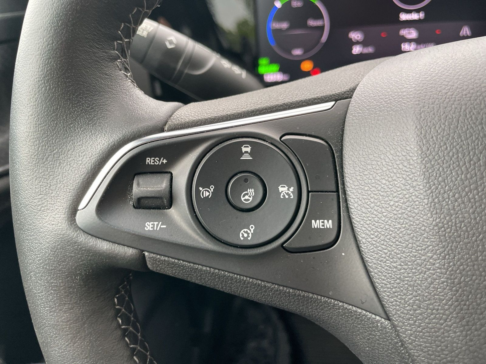 Mokka-e Ultimate 136PS+SHZ+LHZ+PDC+CAM+NAV+ACC++