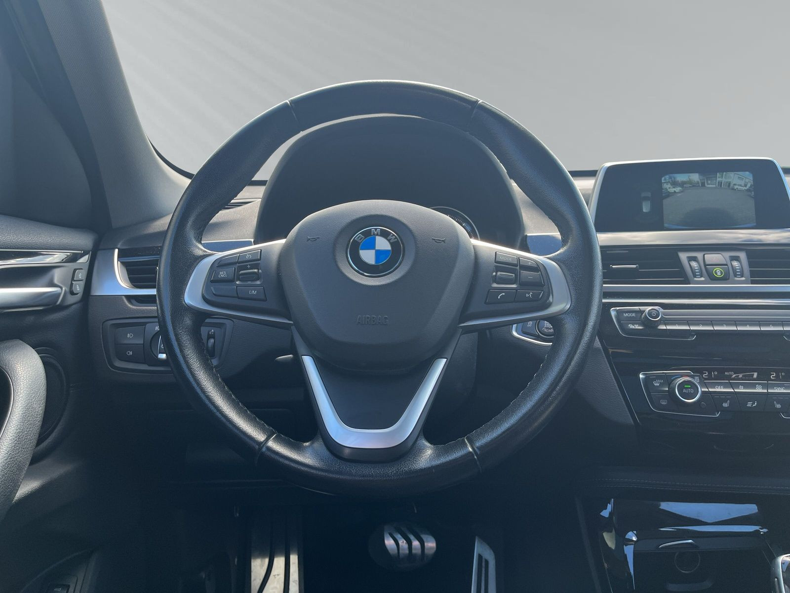 Baureihe X1 sDrive18i xLine+NAVI+KAMERA+SITZHEIZ