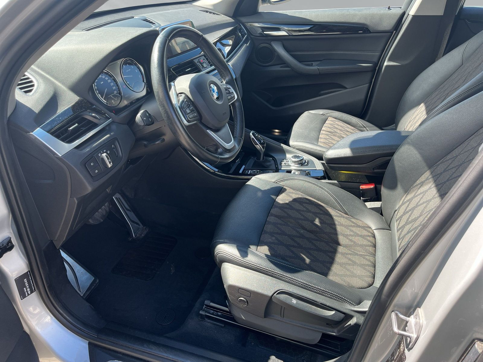 Baureihe X1 sDrive18i xLine+NAVI+KAMERA+SITZHEIZ