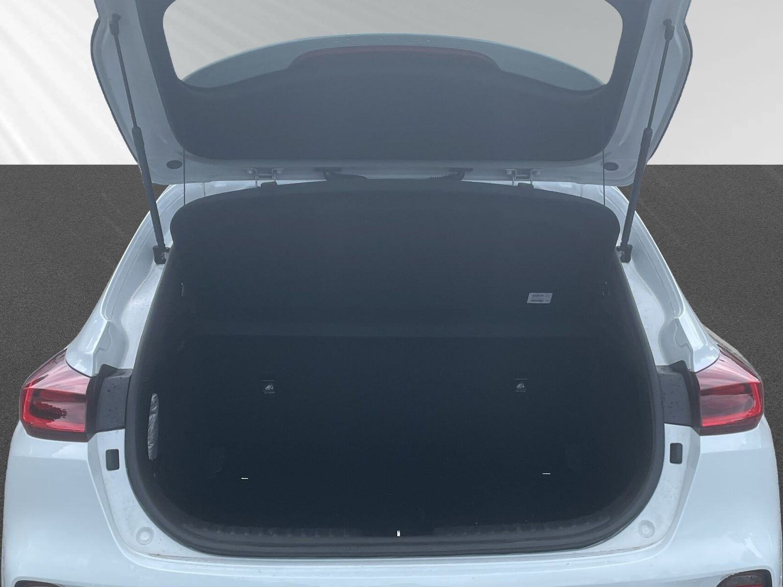XCeed 1.5 T-GDI Spirit+LANE+PDC+CAM+KLIMAAT+