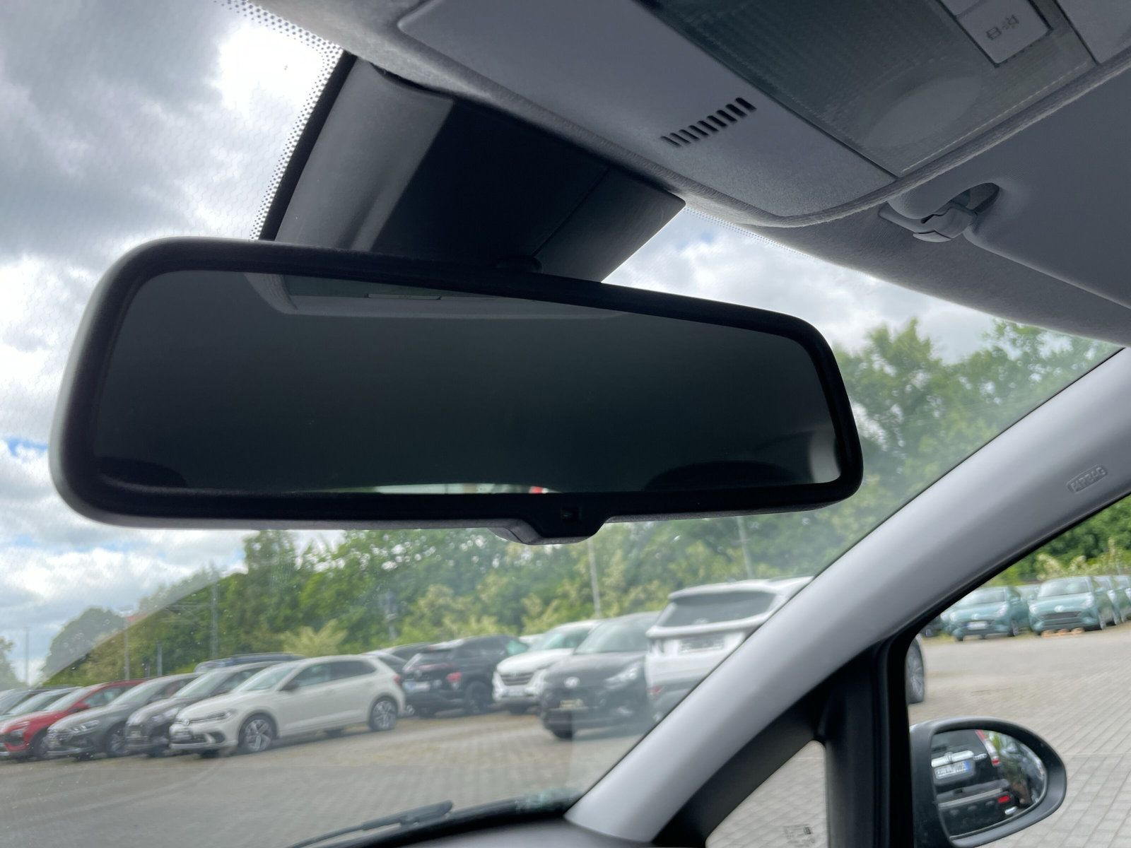 Corsa E 1.4 Active+SHZ+LHZ+KLIMA+PDC+LSENS+