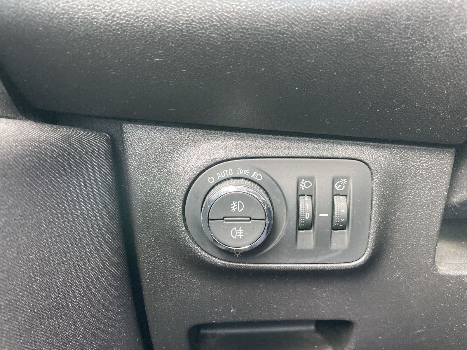 Corsa E 1.4 Active+SHZ+LHZ+KLIMA+PDC+LSENS+