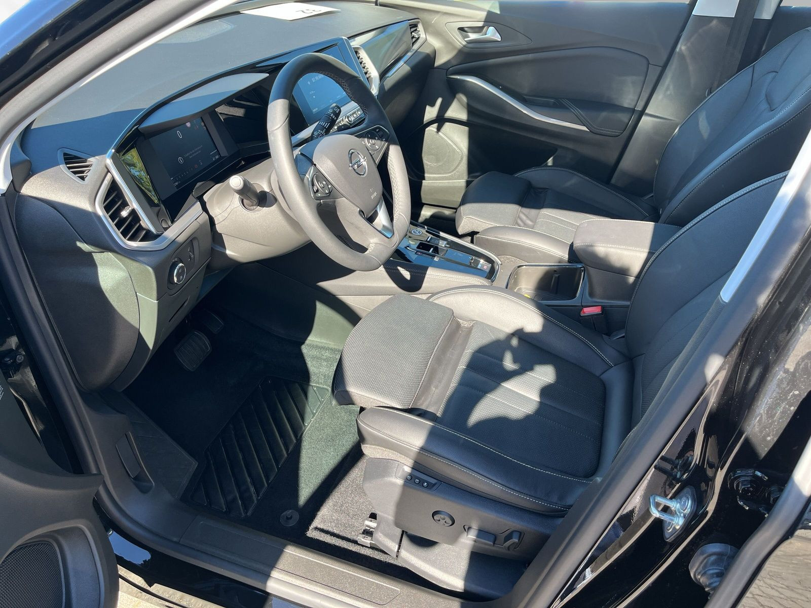 Grandland ENJOY 1.2 +Turbo+SHZ+LHZ+PDC+CARPLAY++