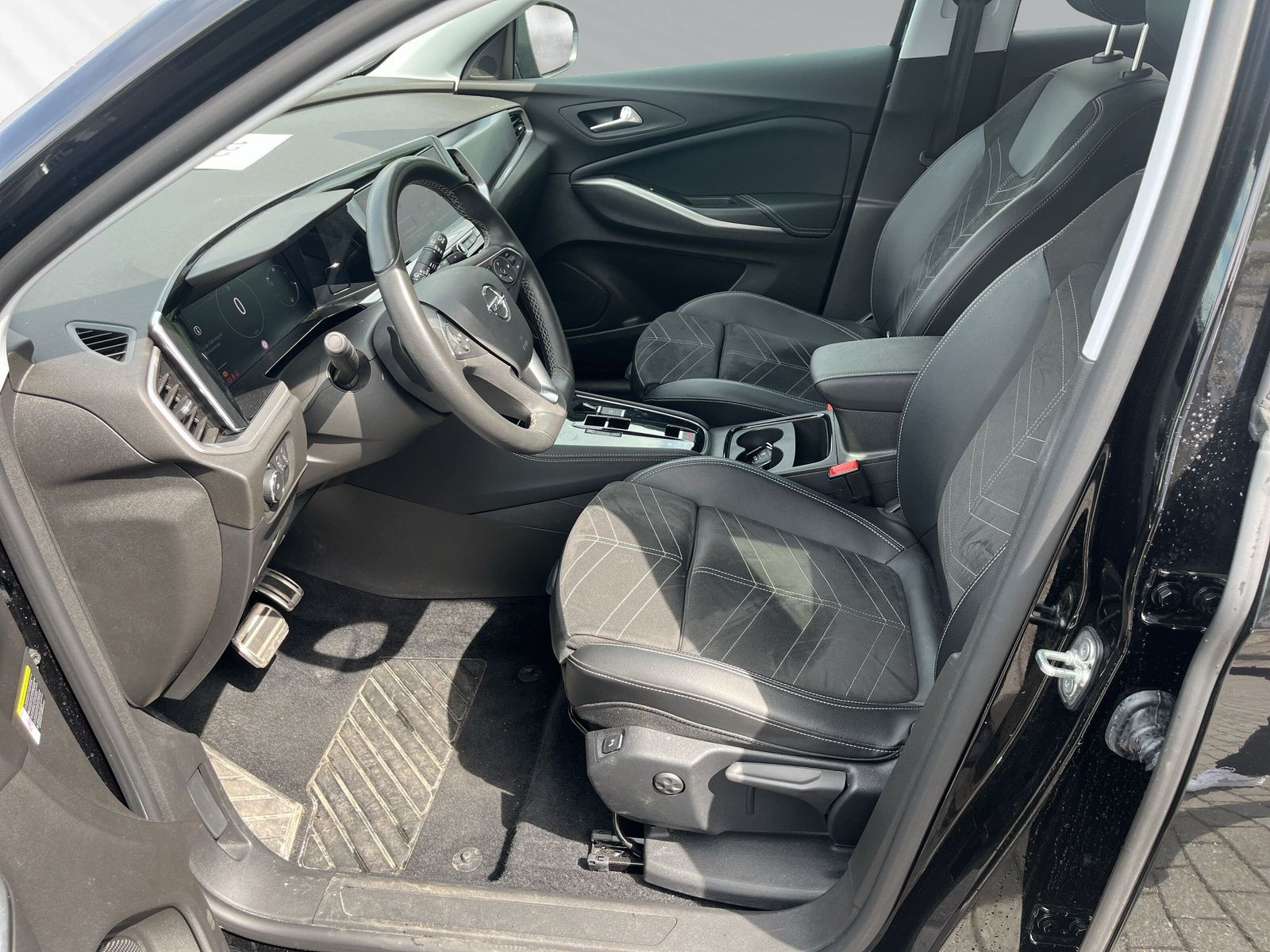 Grandland Elegance 1.2 Turbo AT8+PDC+CAM+CARPLAY