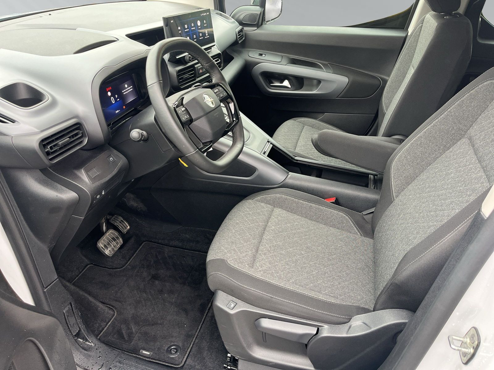 COMBO E GS 1.5 +DIESEL++CARPLAY+SHZ+PDC+KAMERA++