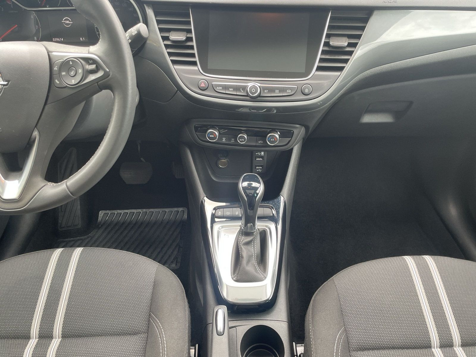 CROSSLAND ELEGANCE 1.2 KLIMA+LED+PANORAMA+LM+AT+