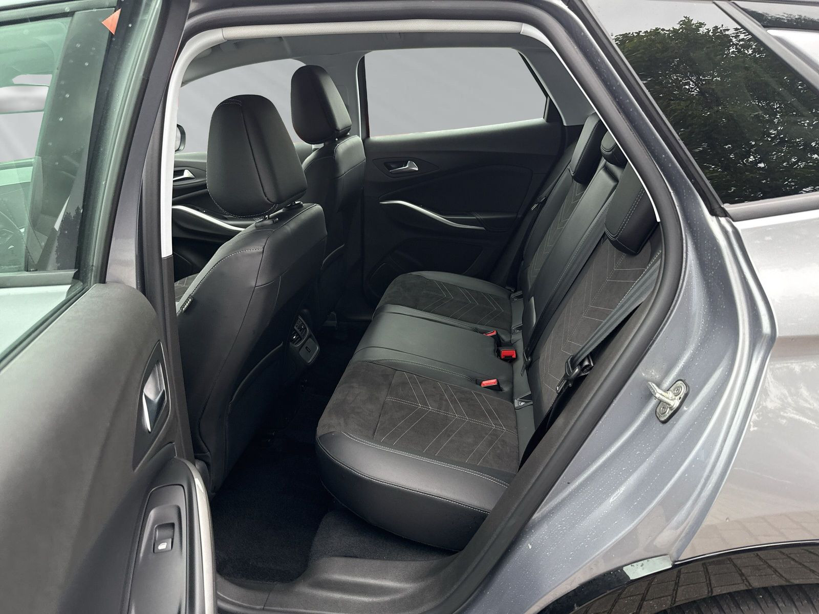 Grandland GS 1.2 Turbo S/S 96KW AT8 +AHK+PARKAS+