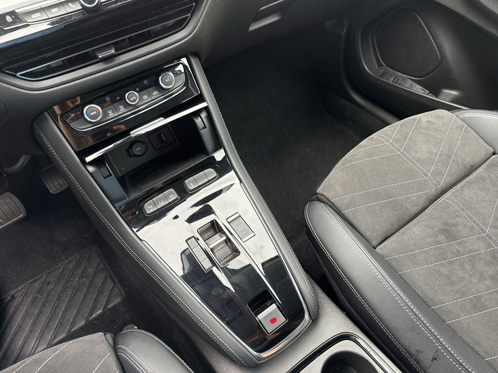 Grandland GS 1.2 Turbo S/S 96KW AT8 +AHK+PARKAS+
