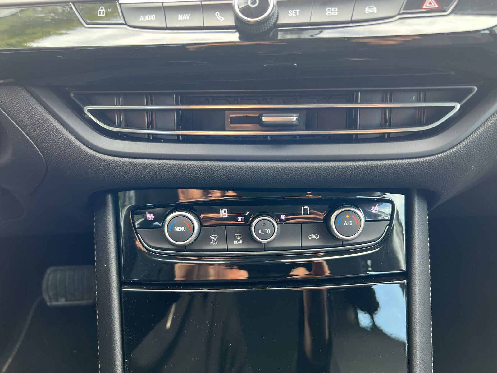 Grandland GS 1.2 Turbo S/S 96KW AT8+AHK+NAVI+CAM