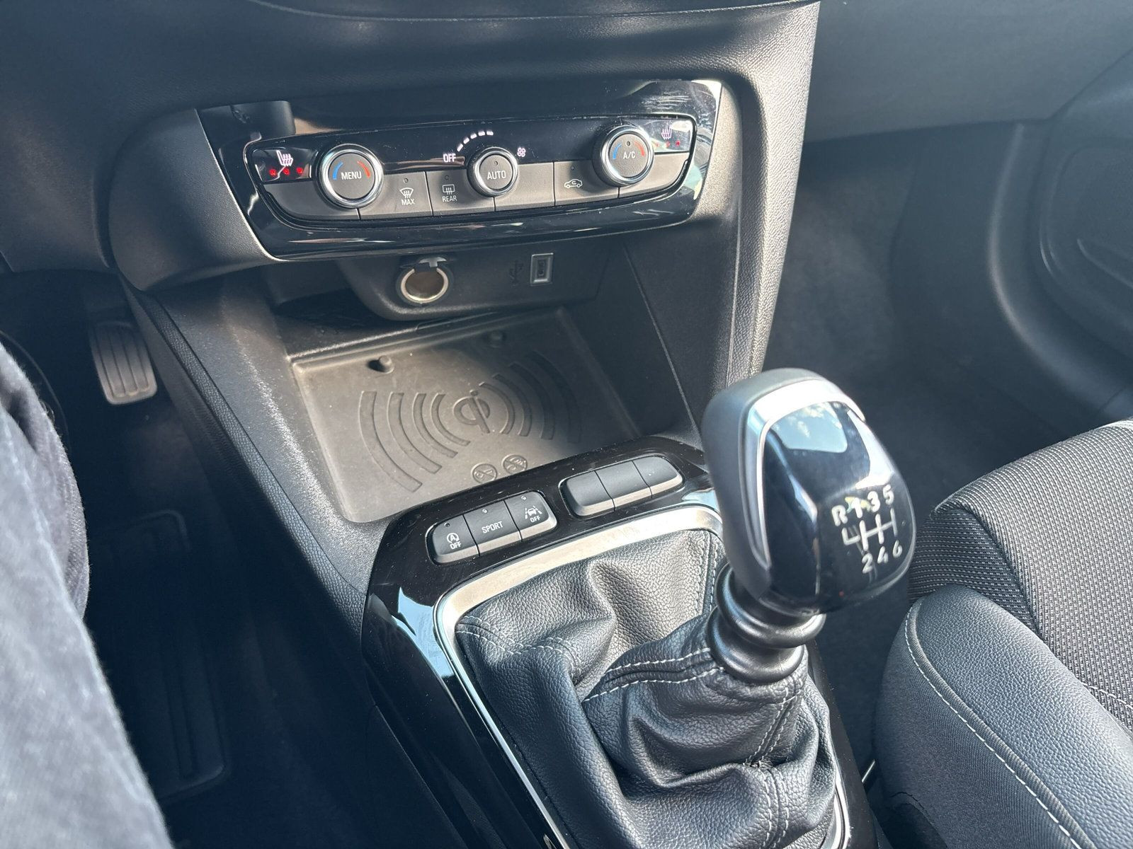 CORSA F GS 1.2 T 74KW +KAMERA+SHZ+LHZ+CARPLAY+LM