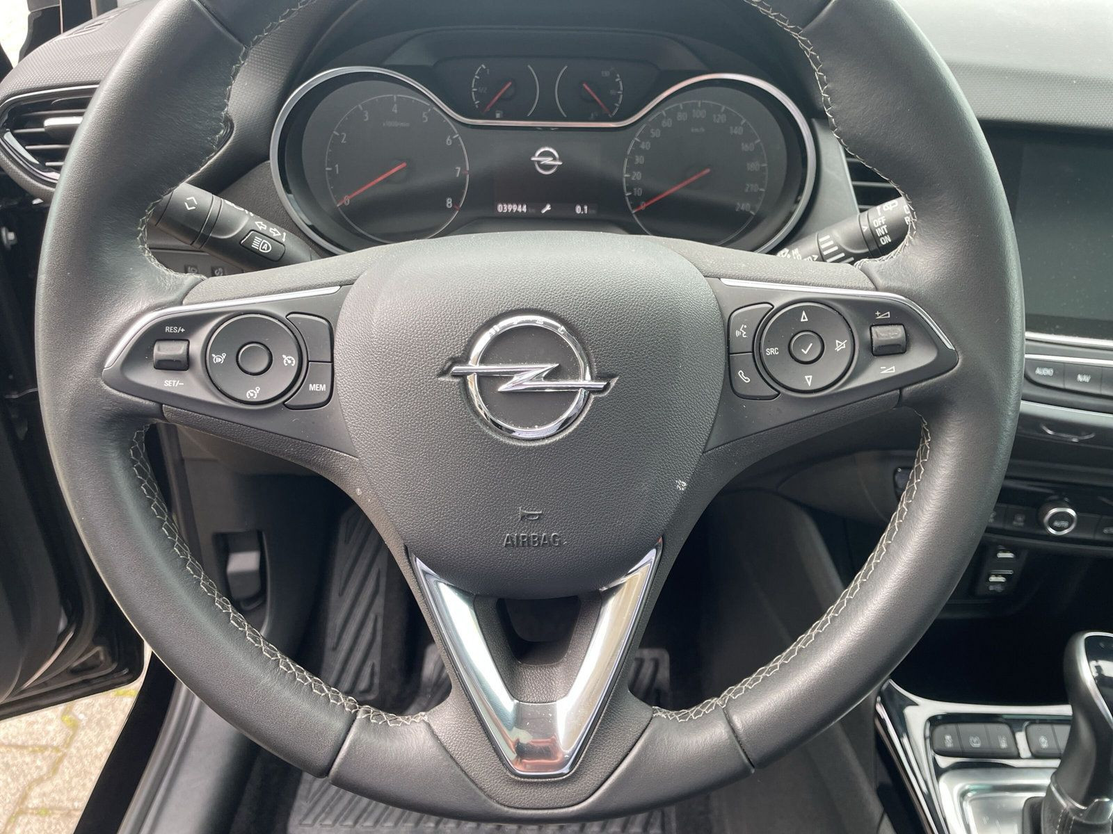 CROSSLAND ELEGANCE 1.2 KLIMA+LED+PANORAMA+LM+AT+