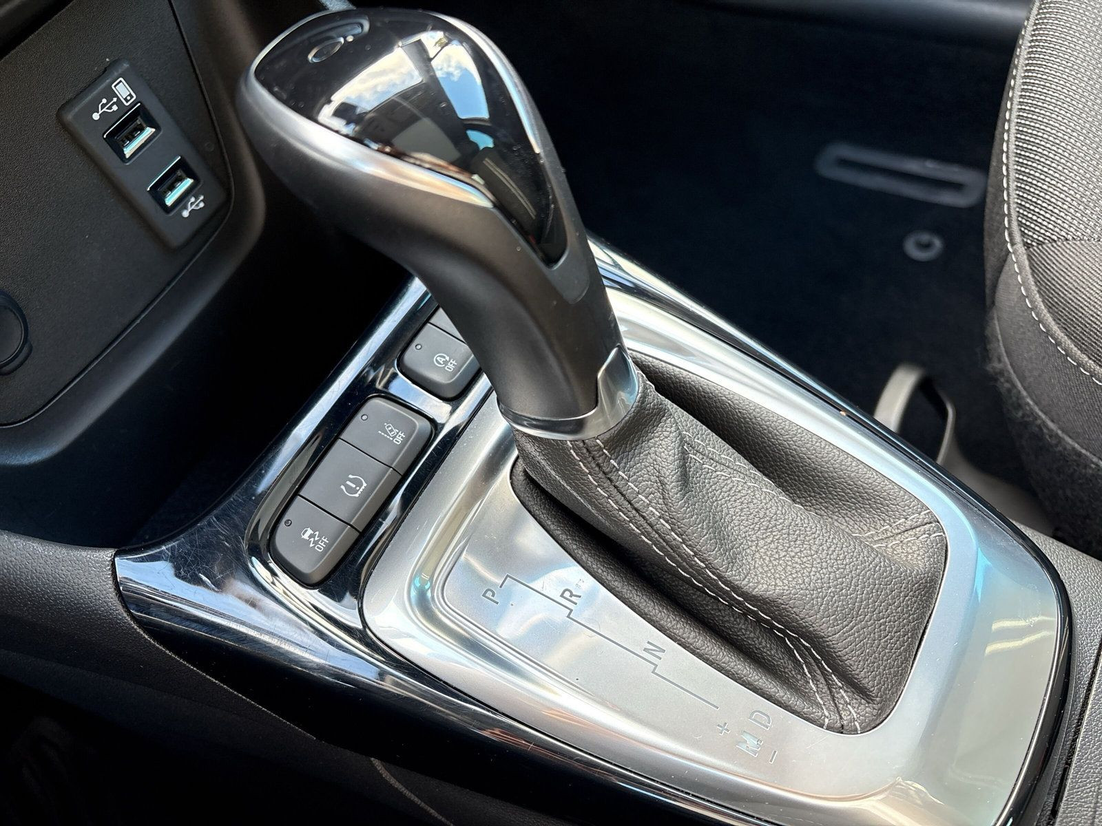 CROSSLAND ELEGANCE 1.2 +NAVI+ALLWETTER+CARPLAY++