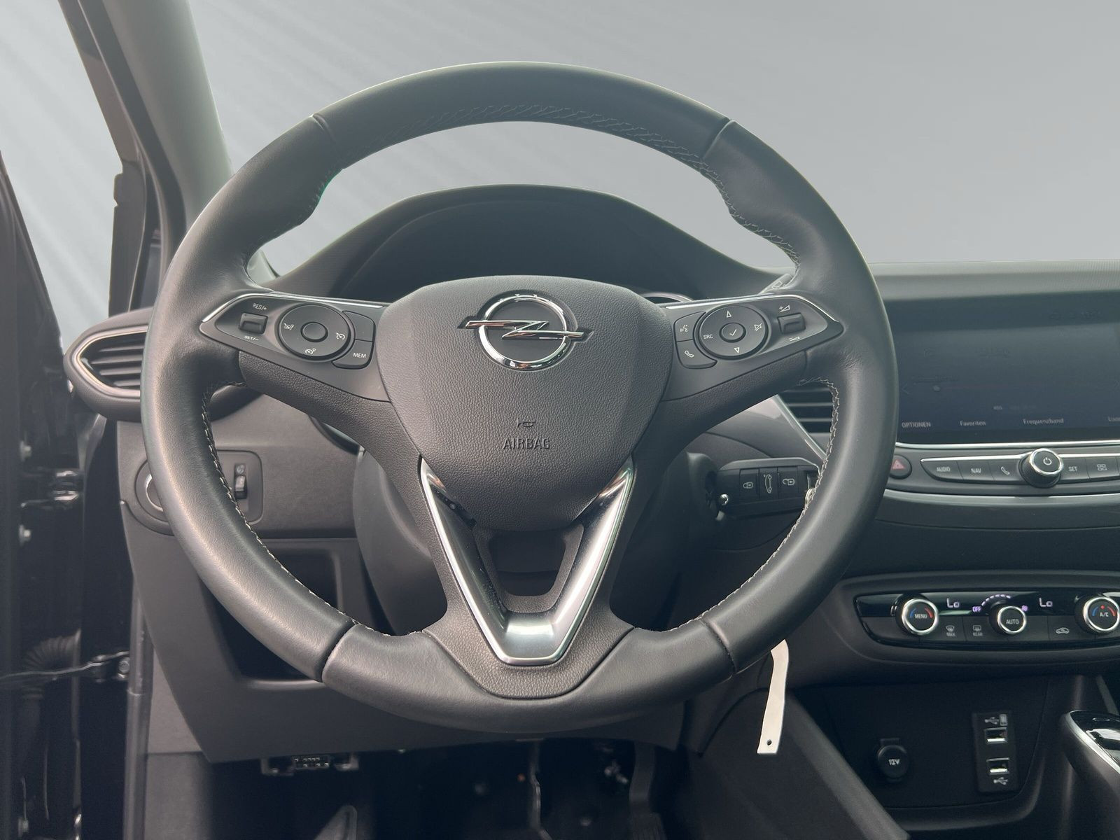 CROSSLAND ELEGANCE 1.2 T S/S 96KW AT +PANO+NAVI+
