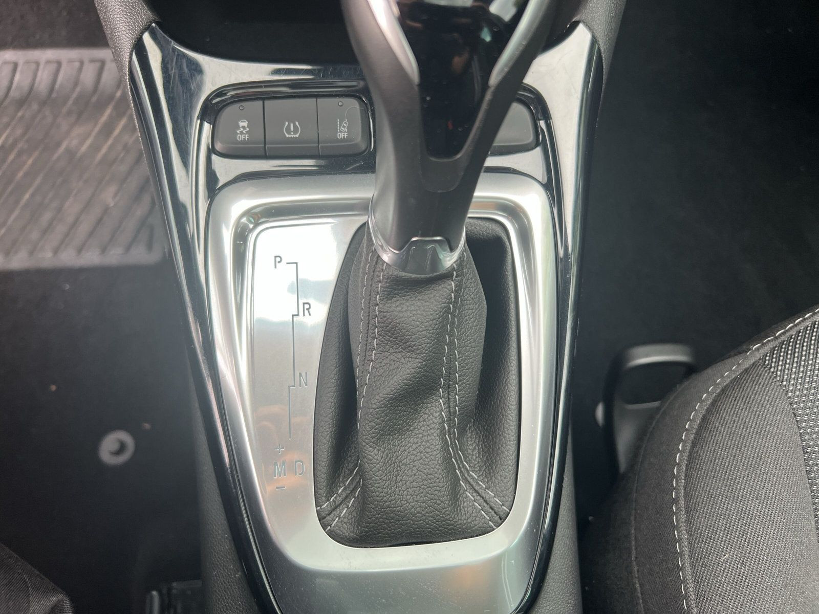 CROSSLAND ELEGANCE 1.2 T S/S 96KW AT +PANO+NAVI+