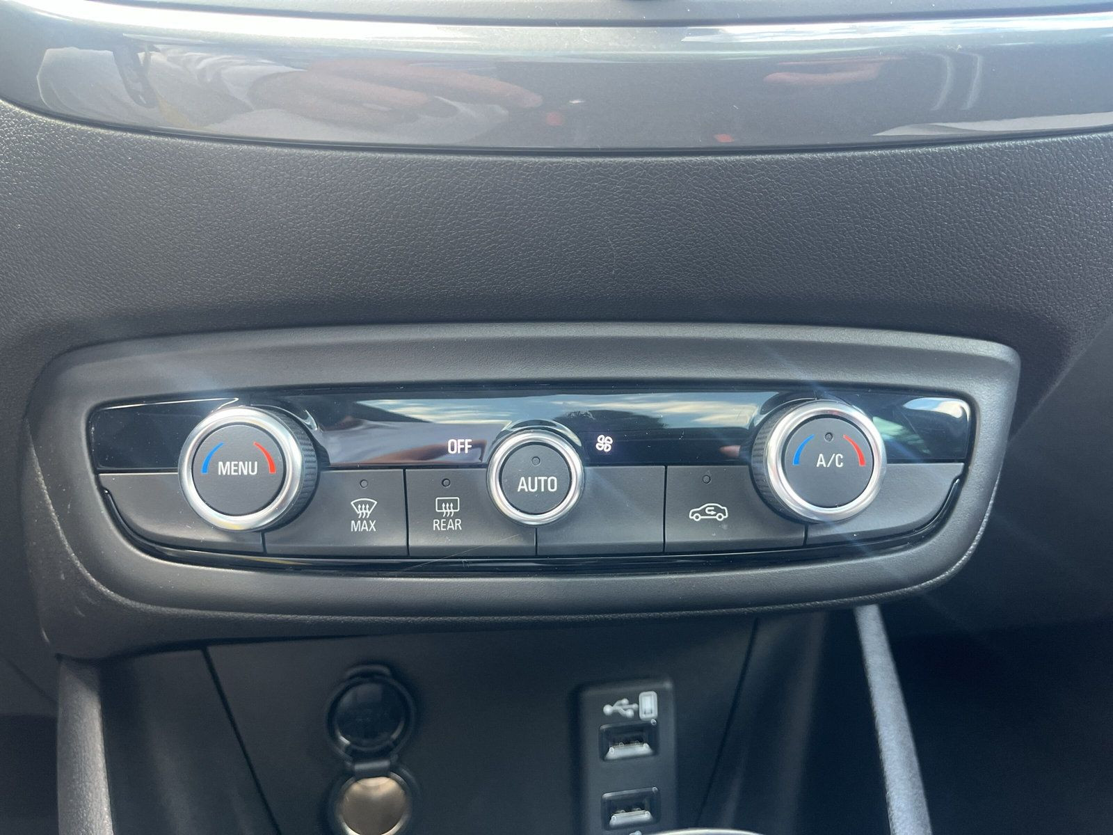 CROSSLAND ELEGANCE 1.2 TURBO+NAVi+KLIMAT+4SEAS++