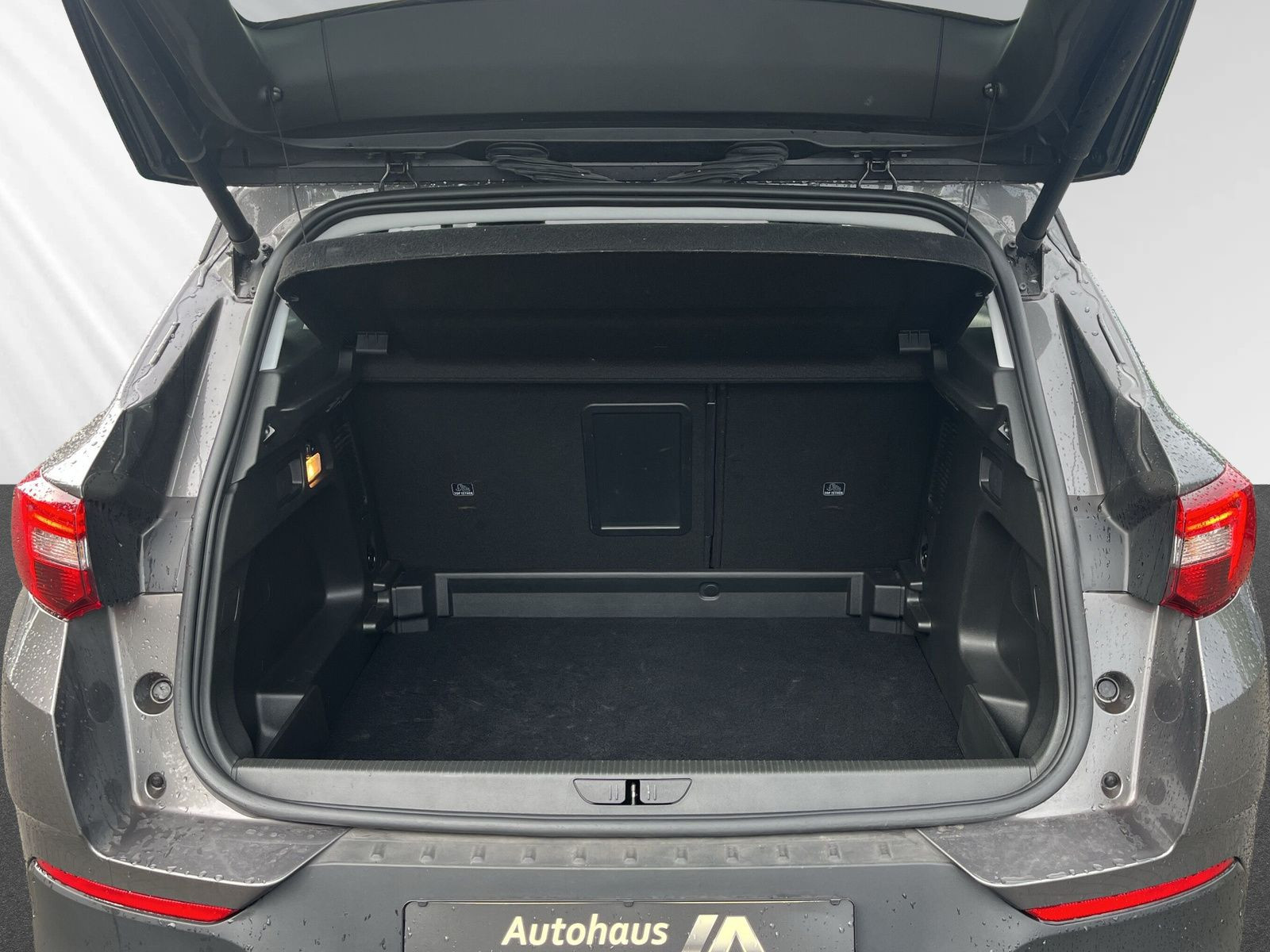Grandland X, Innovation 1.2+CAM+PDC+CARPLAY+ALU+