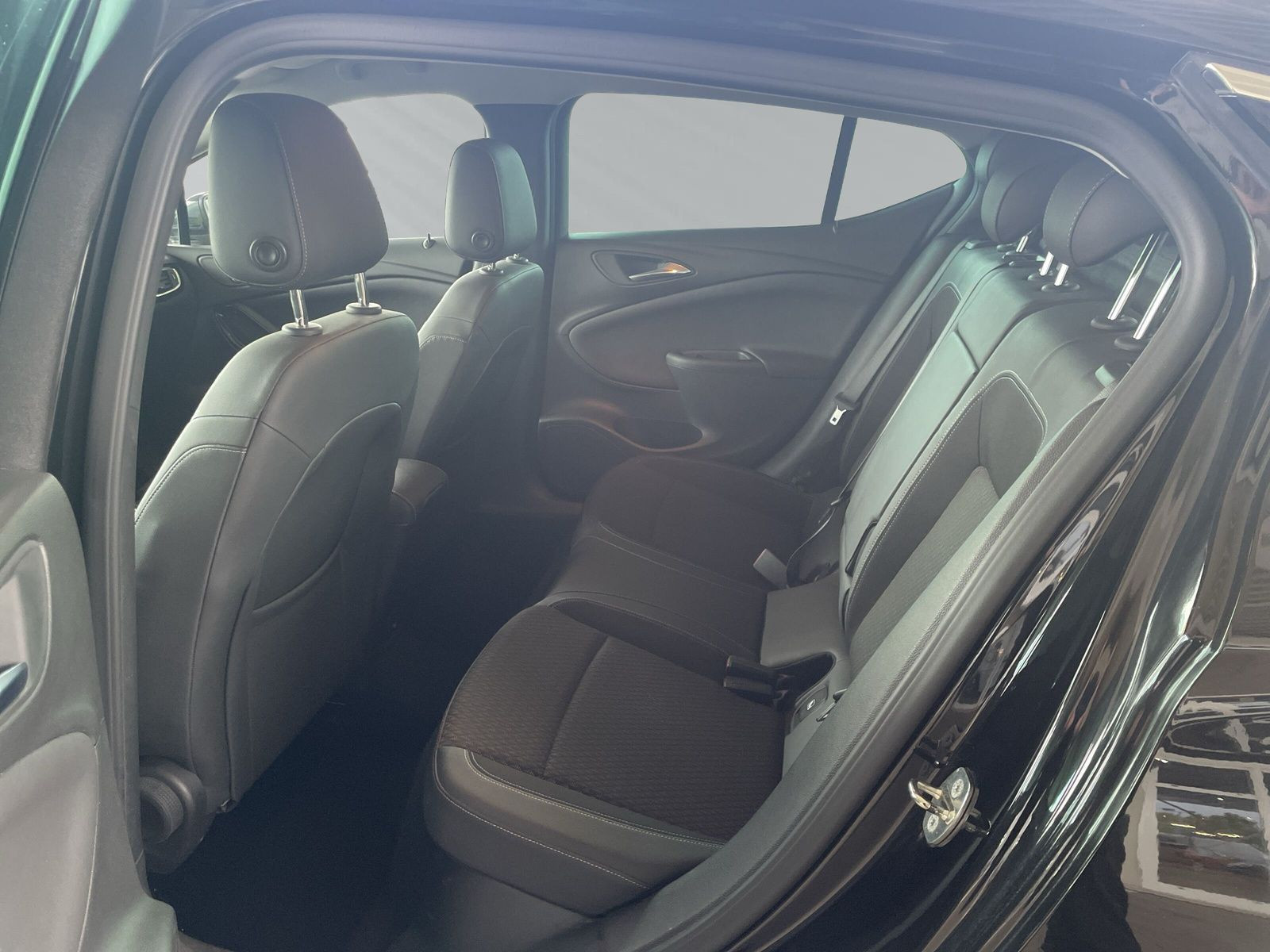Astra K 5T 1.4 INNOVATION KLIMA+PDC+SHZ+LHZ+AHK+