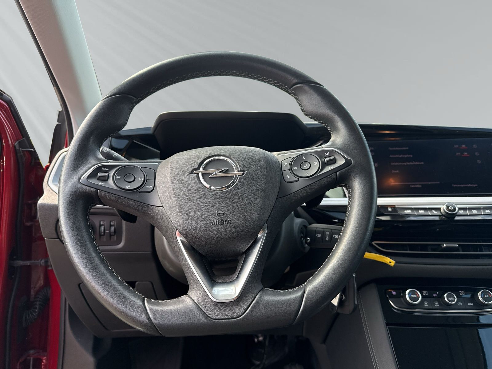 Grandland 1.2 GS ++AT+NAVI+PDC+CAM+CARPLAY+SHZ++