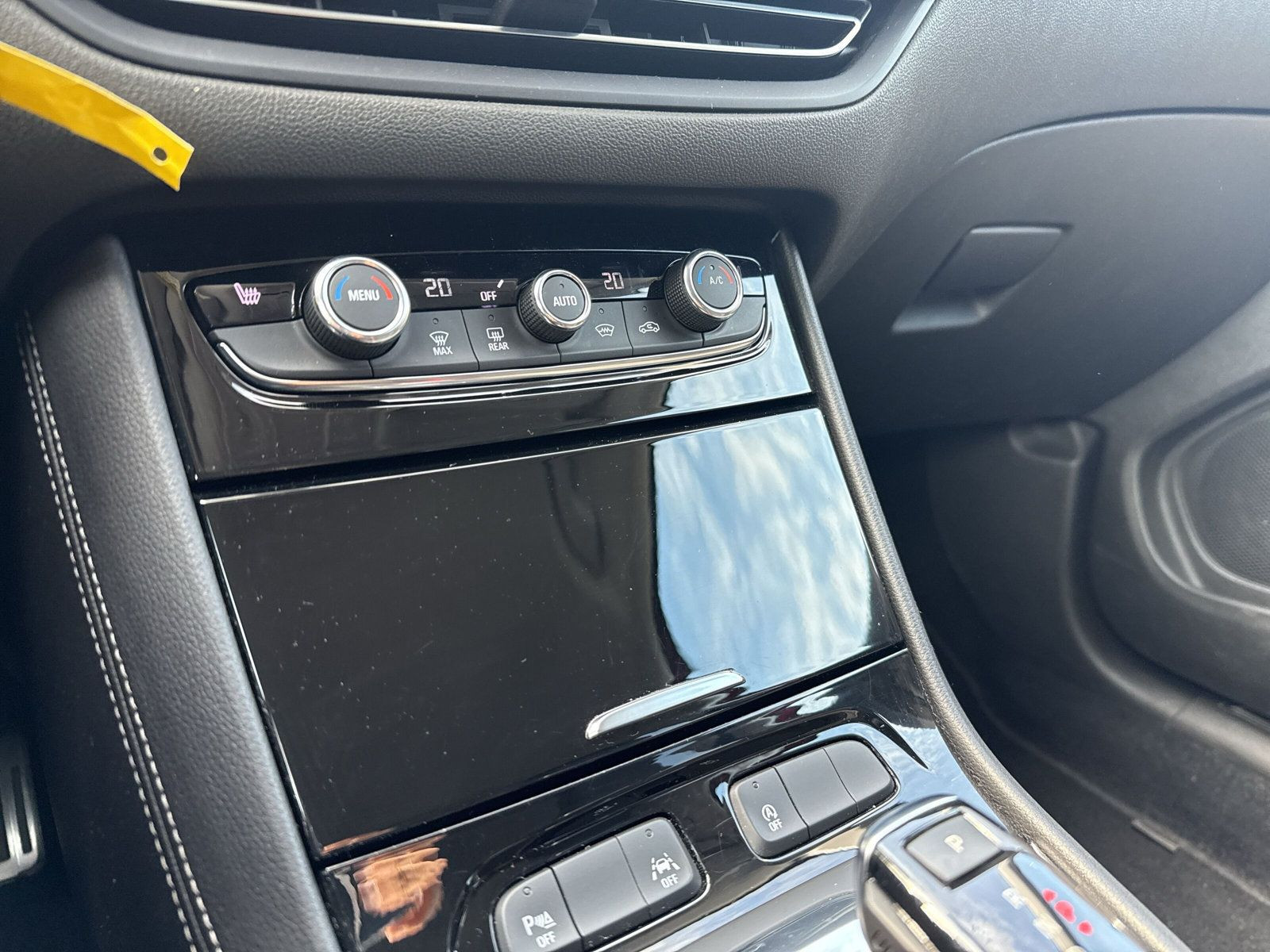 Grandland 1.2 GS ++AT+NAVI+PDC+CAM+CARPLAY+SHZ++