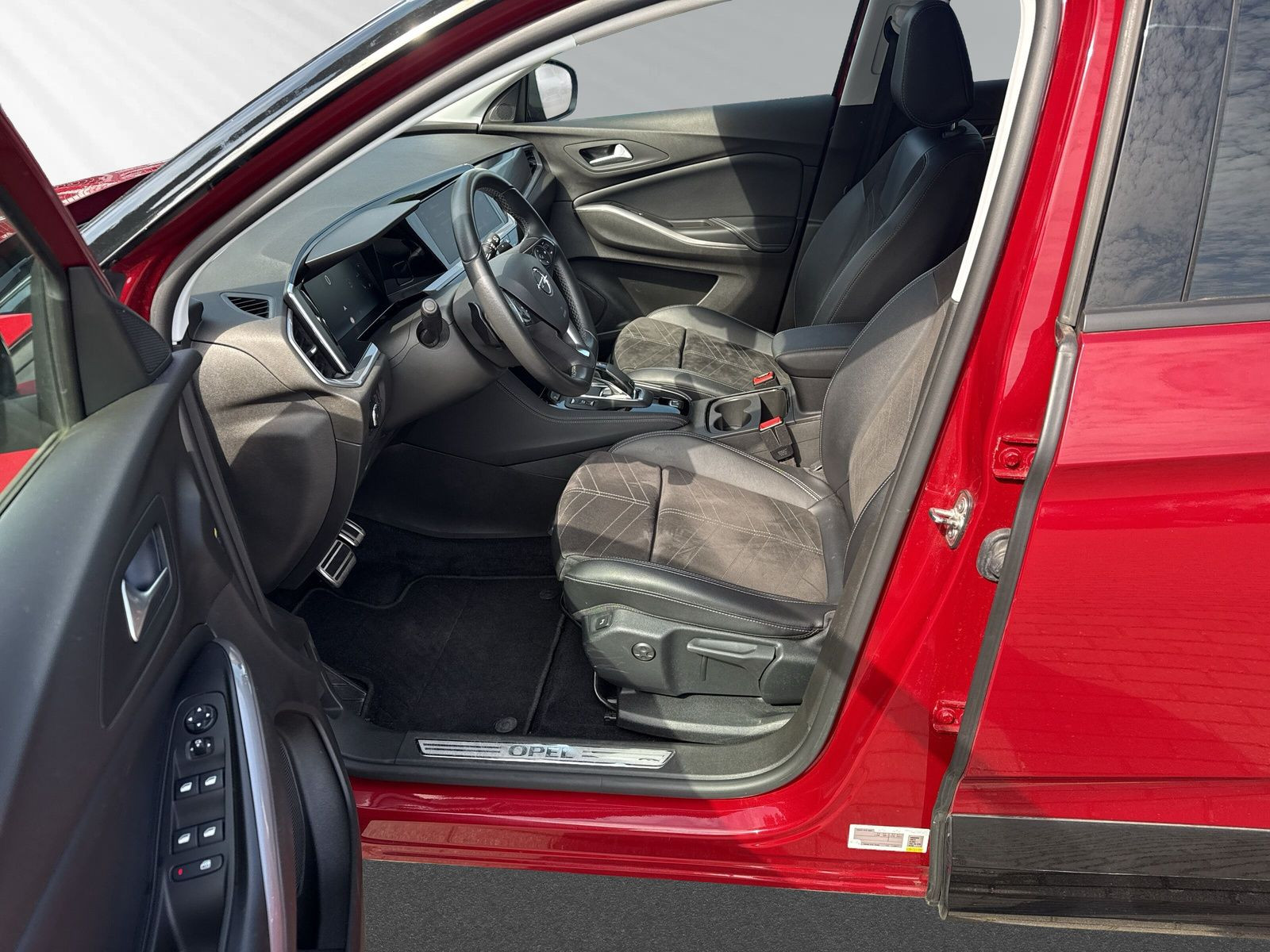 Grandland 1.2 GS ++AT+NAVI+PDC+CAM+CARPLAY+SHZ++