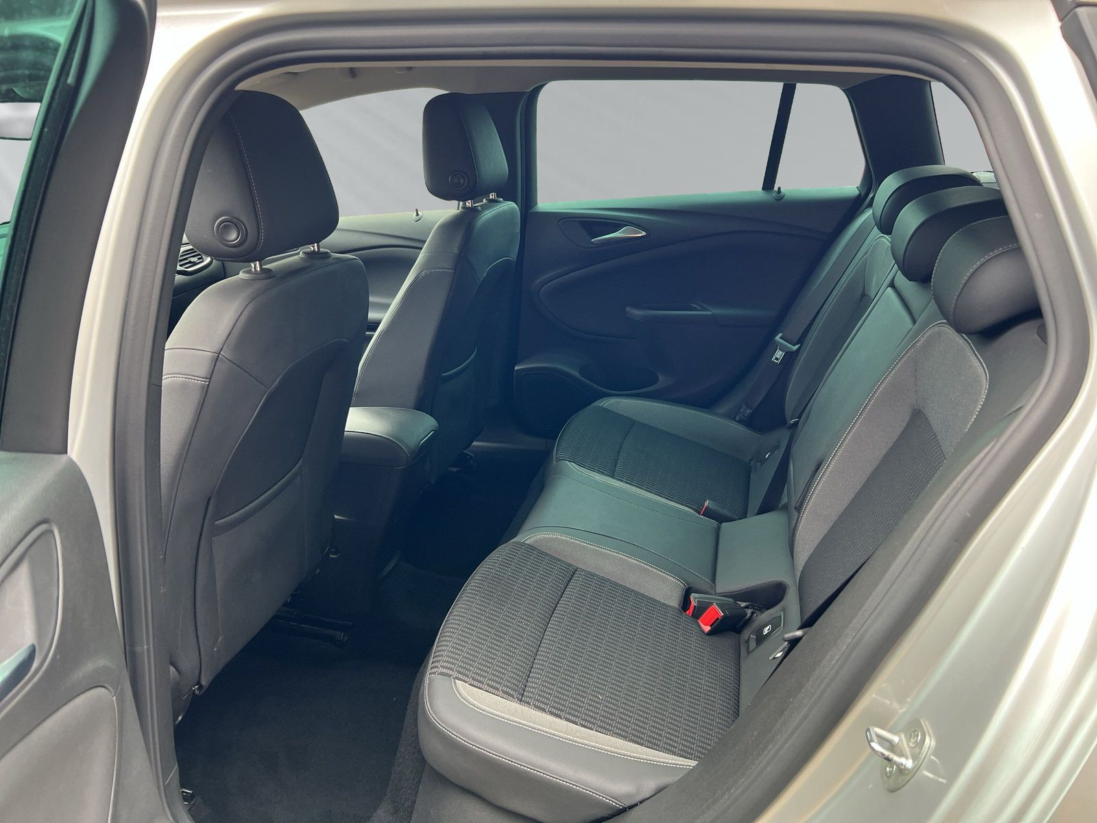 ASTRA K ST 1.2 Turbo+FRONTSCHHEIZ+ANHÄNGERK+SHZ+