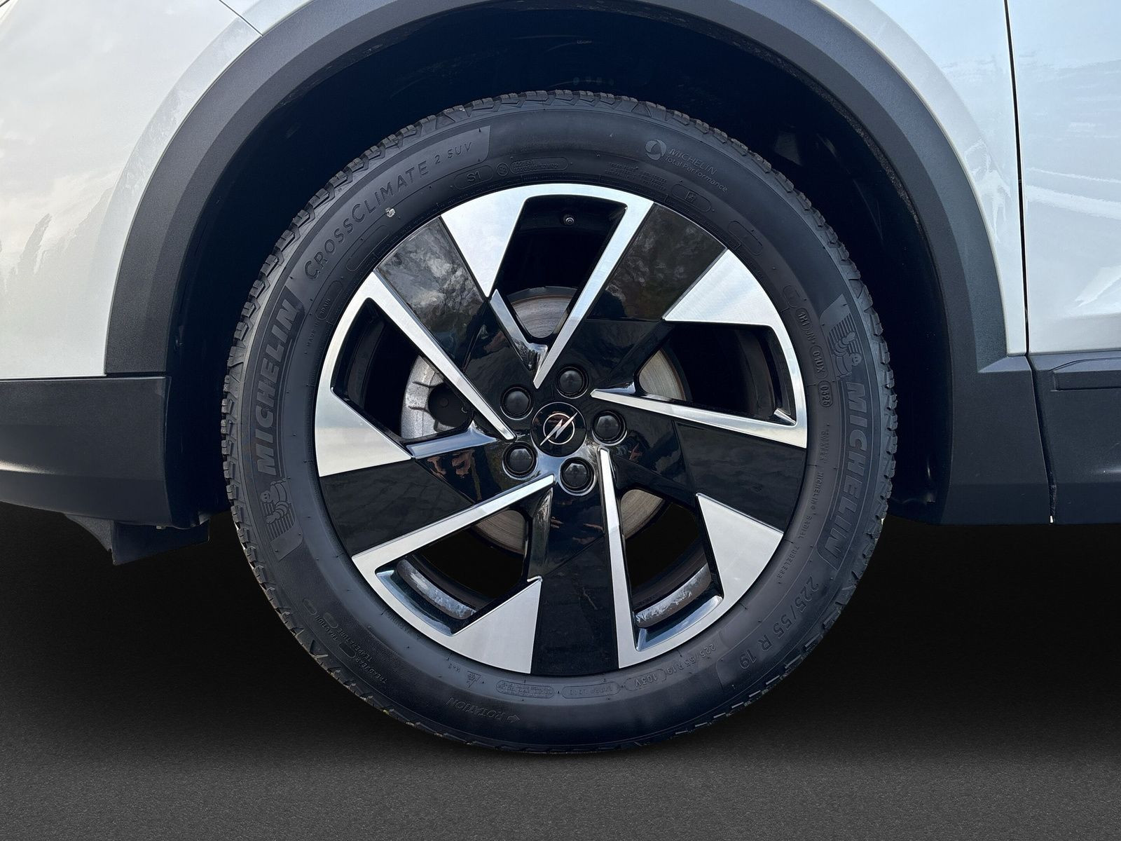 Grandland B GS 1.2 +48V+HEADUP+AHK+NAVI+SHZ+LHZ+