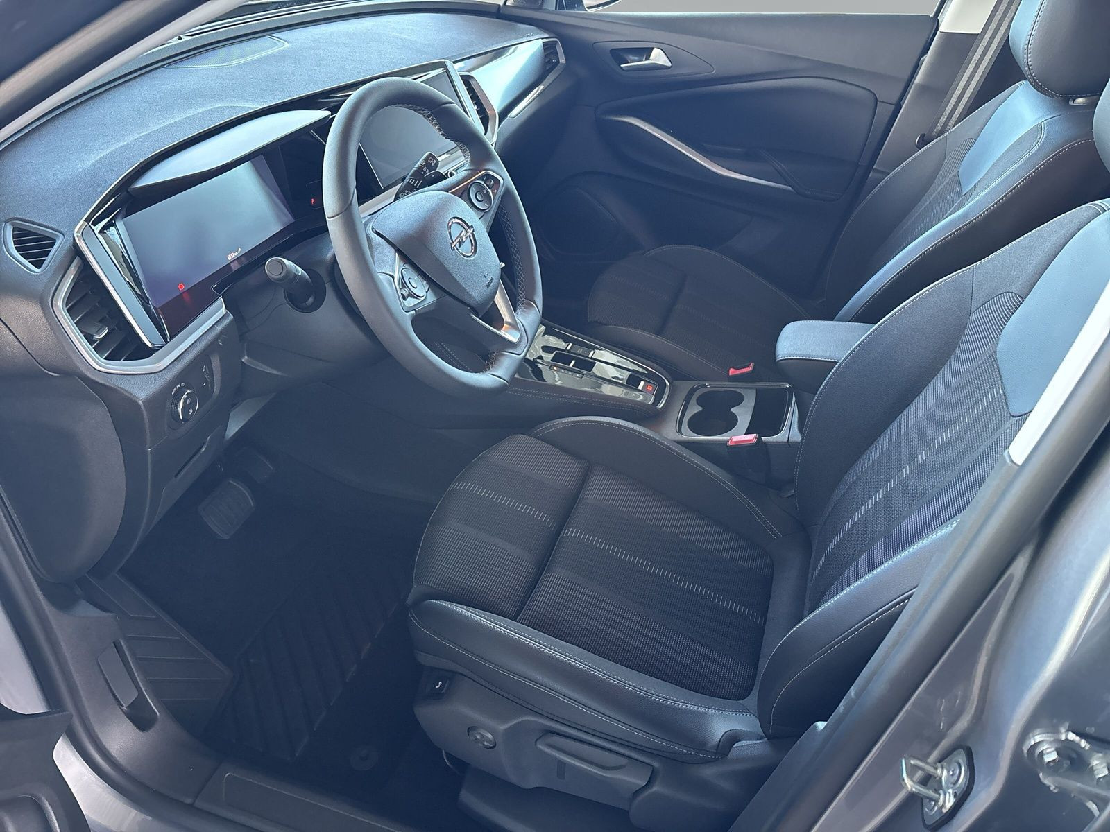 Grandland 1.2 GS KLIMA+PDC+KAMERA+SHZ+LHZ+LED+AT