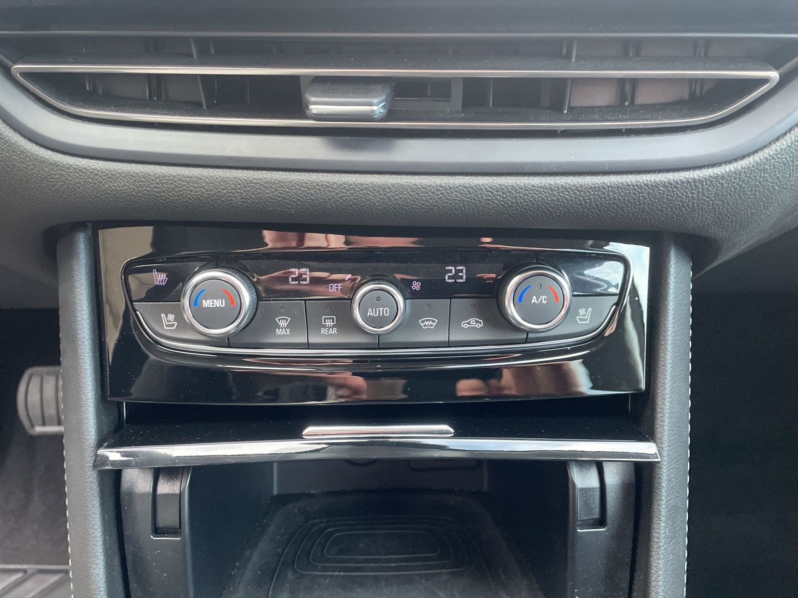 Grandland 1.2 ULTIMATE KLIMA+PDC+KAMERA+SHZ+LHZ+