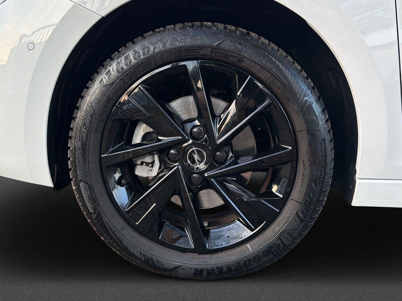 Corsa F GS 1.2 Turbo 74kW AT8+Kamera+LH+SH+