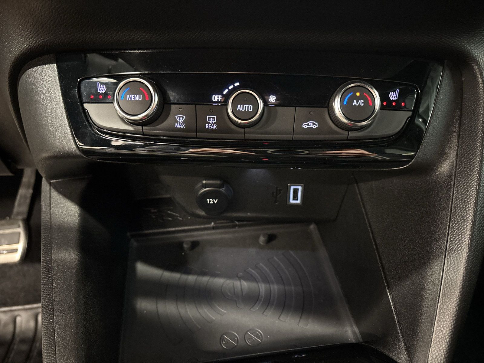 Corsa F GS 1.2 Turbo S 74kWAT8+SHZ+LHZ+NAVi+CAM+