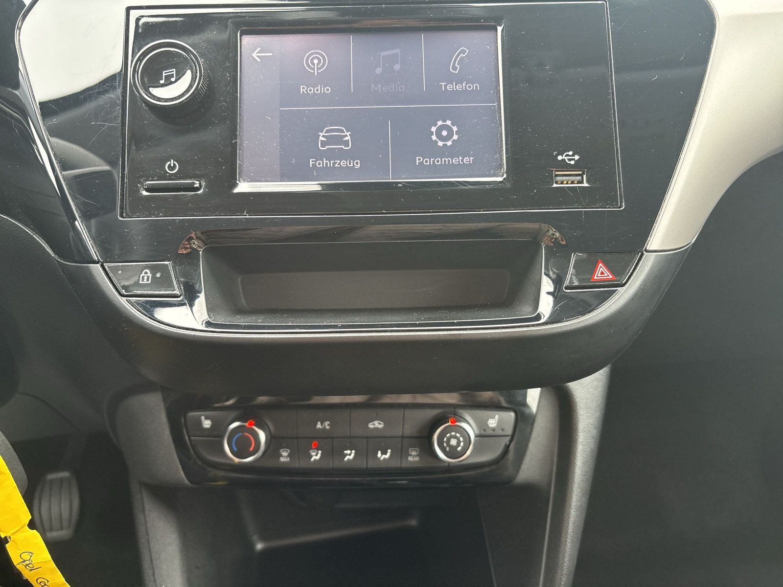 CORSA EDITION 1.2 75PS KLIMA+SHZ+PDC+MT5+TEMPOM+