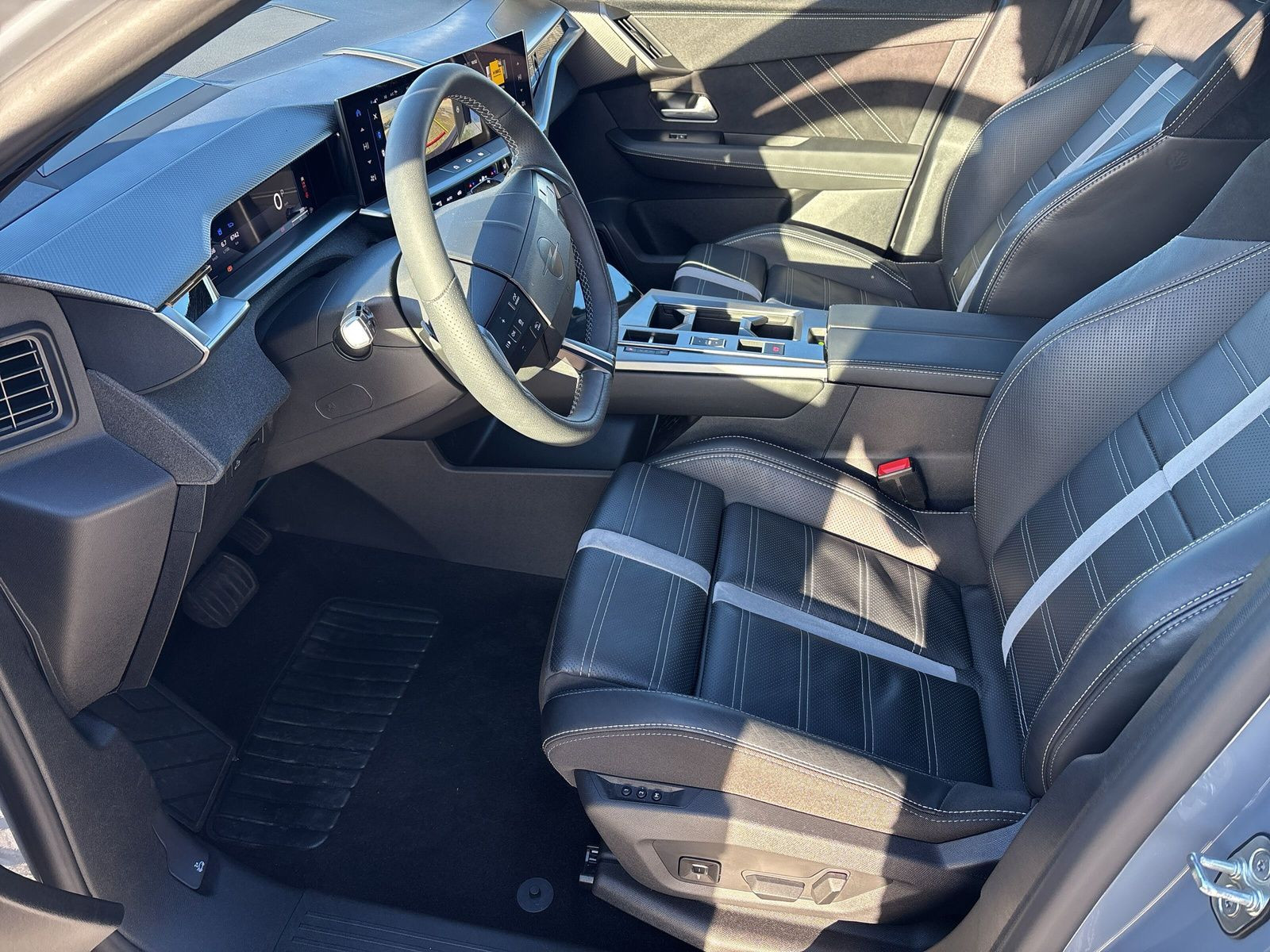 Grandland B GS 1.2 HYBRID KLIMA+PDC+KAMERA+SHZ++